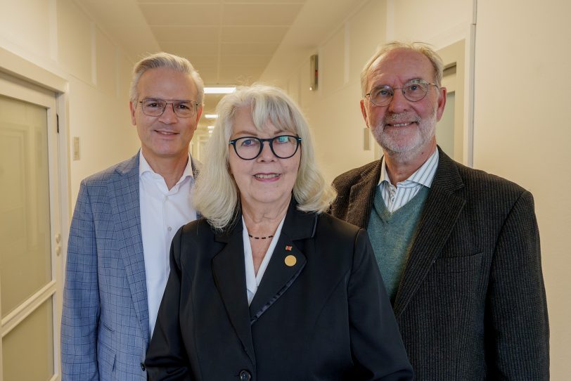 Dr. Frank Burbulla lud die Vorsitzenden ein: Monika Ganteföhr (Mitte) und Dr. Friedrich Mehrhoff (r.).