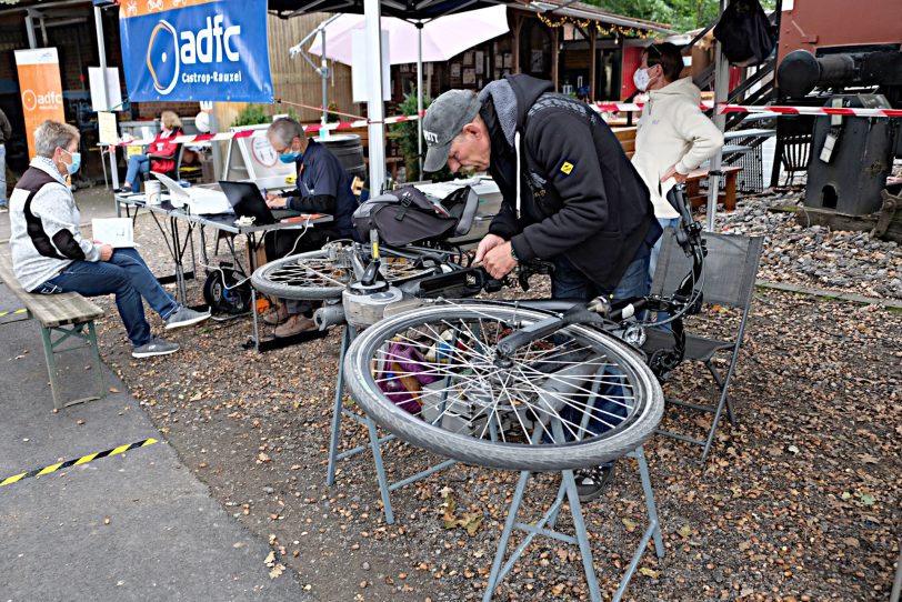 Fahrrad-Codier-Aktion am Gleiscafé.