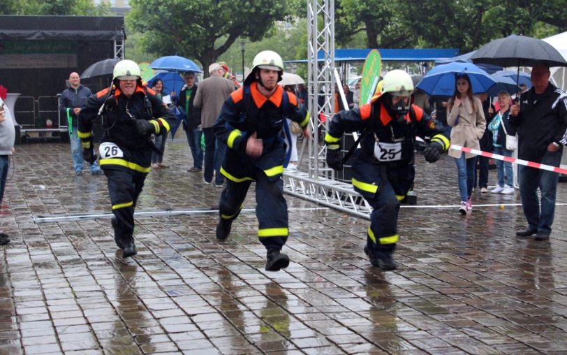 Beim Treppenhauslauf vor dem herner Rathaus