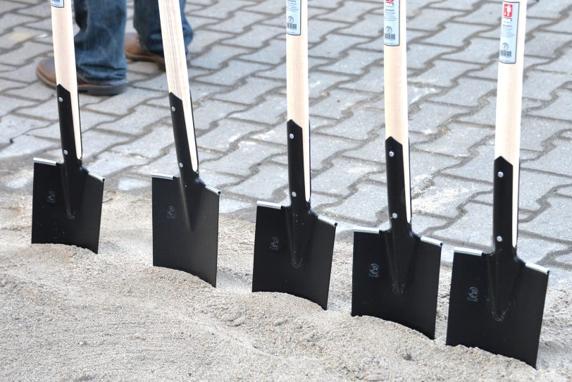 März: Spatenstich UPS