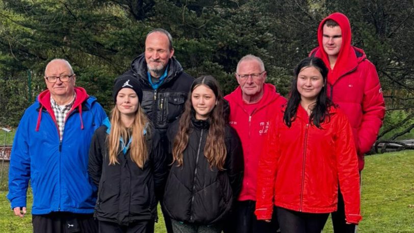 Die erfolgreichen Minigolfer (v.l.): Tom Gronski (Betreuer), Johanna Winterhoff, Ralf Wilhelms (Betreuer), Isabella Gründer, Joachim Garden (Betreuer) und Jan Dorny.