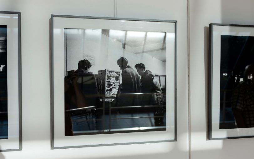 Hängung der Arbeiten von Gerd Peters „Herner Halbstarke“.