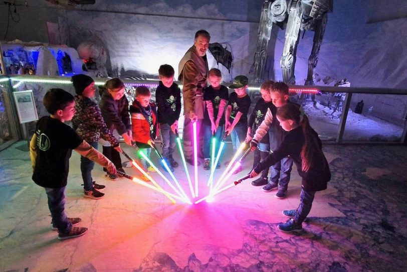 Der Familiensonntag im November hat beispielsweise einen Laserschwert-Workshop auf dem Programm.