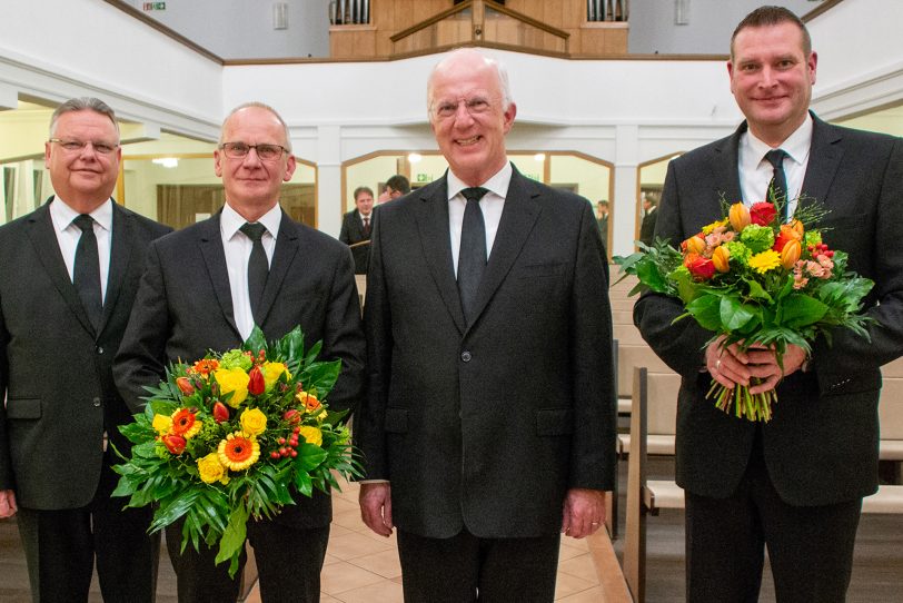 v.l. Bezirksältester Horst Knauf, Reinhard Scholz, Apostel Hoyer, Roland Matz.