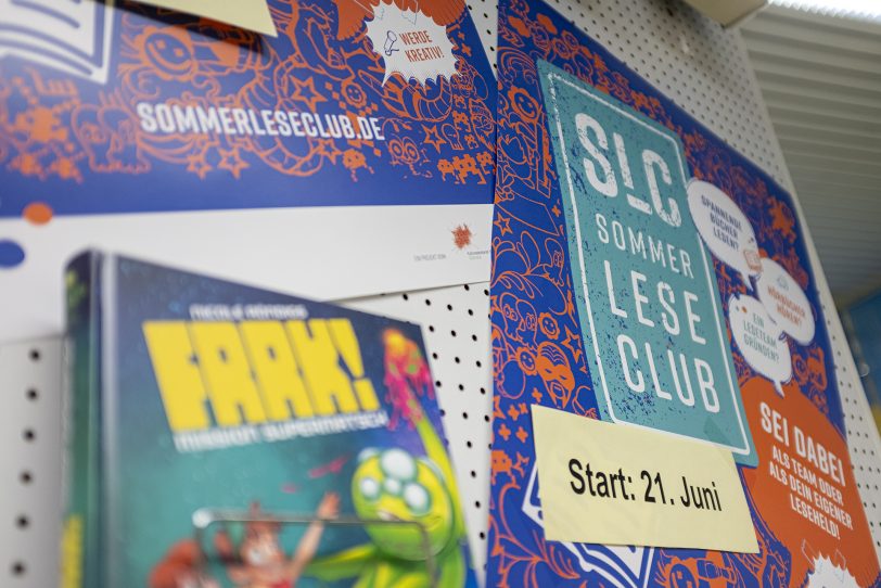 So sehen die Flyer mit Infos zum SommerLeseClub 2021 aus.