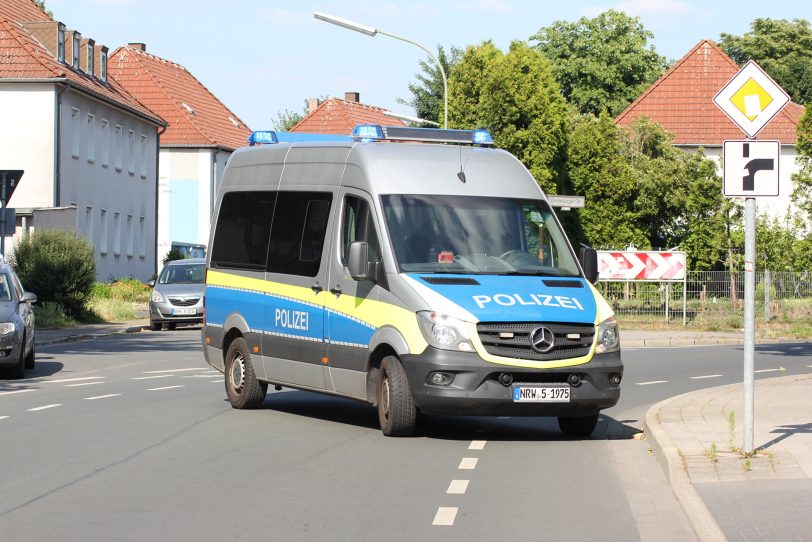 Die Polizei sperrte die Zufahrten der umliegenden Straßen.