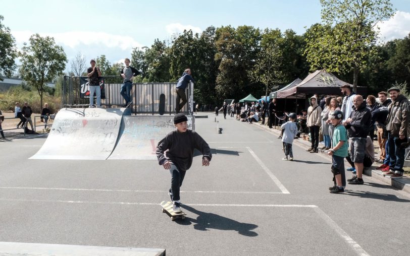 Linus im Skatepark.