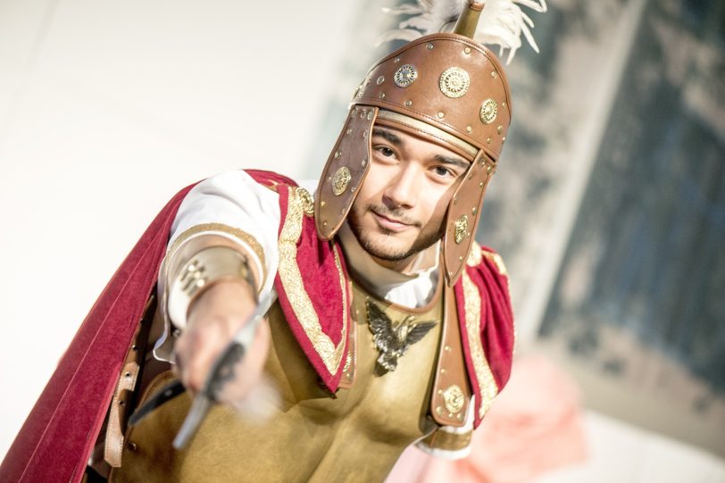 Schüler als Gladiator.