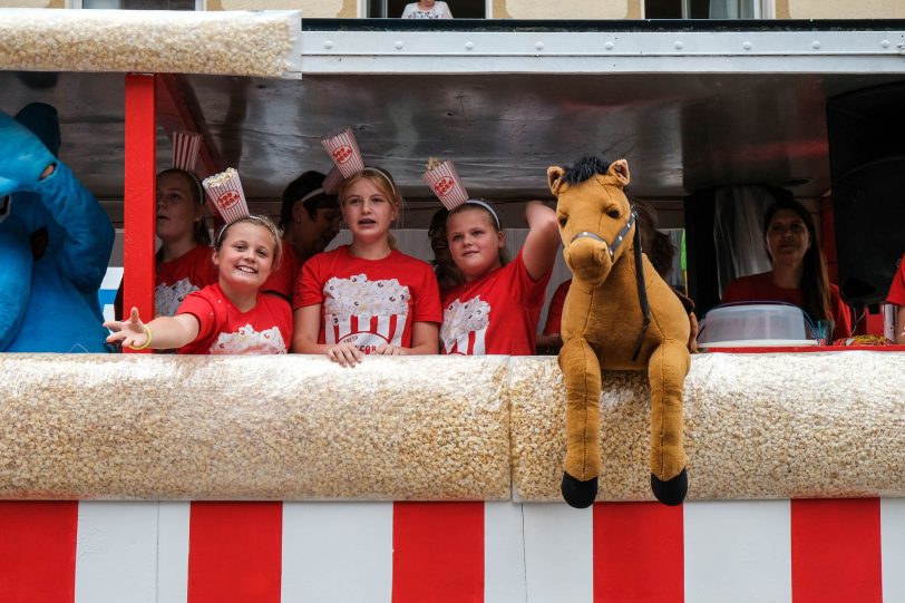 Kirmes-Umzug 2019: Ohne Zwischenfälle erreichten die Feiernden die Bühne vor der Christuskirche.