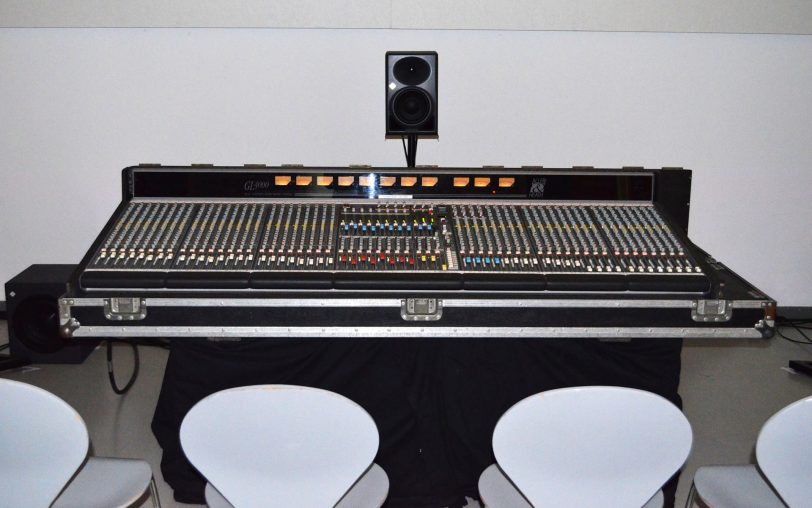 Im Studio des Kleinen Schlosses laufen Udos Hits digitally remastered in einer Video-Sound-Installation in Dolby Surround-Qualität.