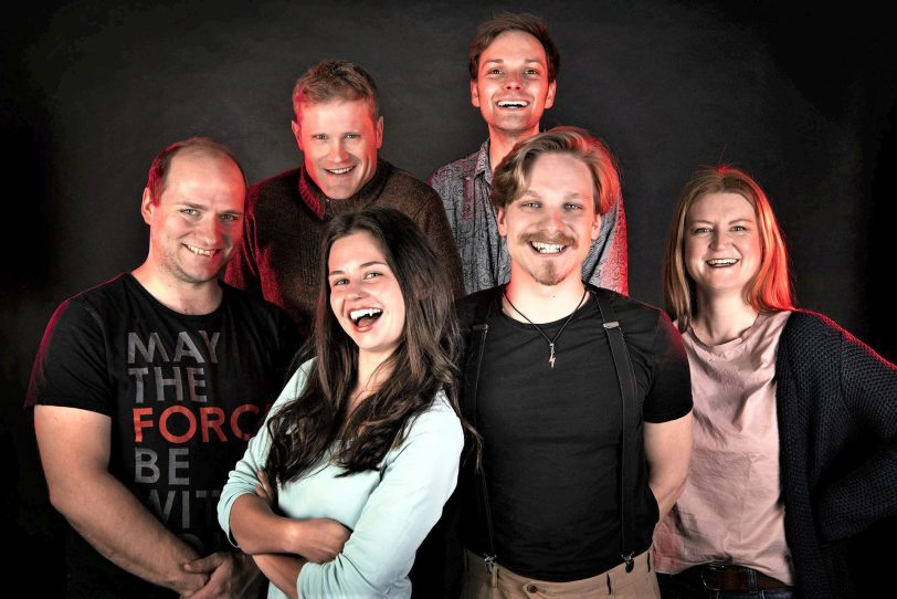 Beißerchen raus: (hinten, v.l.) Mark Plewe, Vincent Bermel, Chris Carsten Rohmann, (vorne, v.l.) Luisa Cichosch, Christian Zell, Anne Noack.