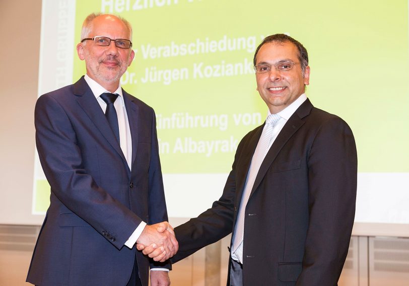 v.l.: Dr. Jürgen Kozianka übergab die Leitung der Klinik für Allgemein- und Viszeral-Chirurgie im St. Anna Hospital Herne an seinen Nachfolger Dr. Nurettin Albayrak.