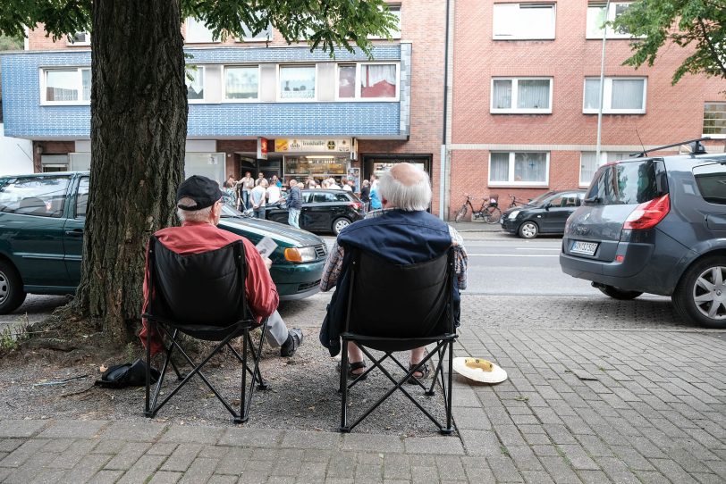 Zuhören aus sicherer Entfernung - Trinkhallen Tour-Ruhr.