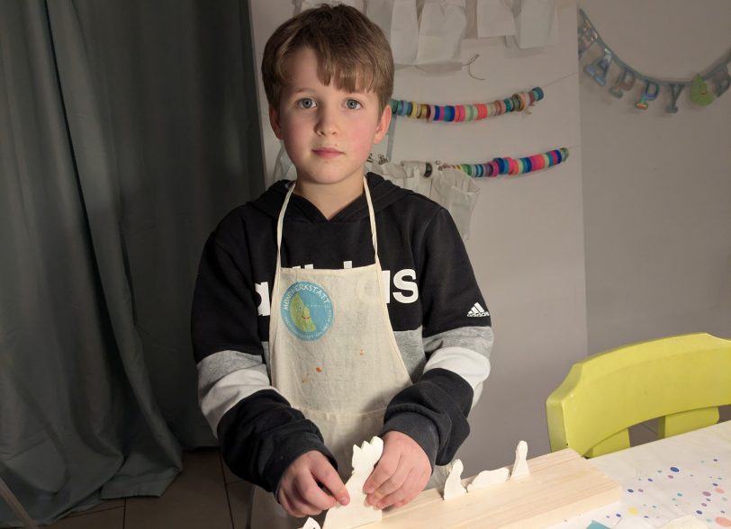 Inka hat Milans geköpften König wieder heile gemacht.
In der Mondwerkstatt von Wanne-Eickel fand im Dezember ein Konspirativer Krippen-Workshop unter der Anleitung von Inka Klein-Heidicker statt.