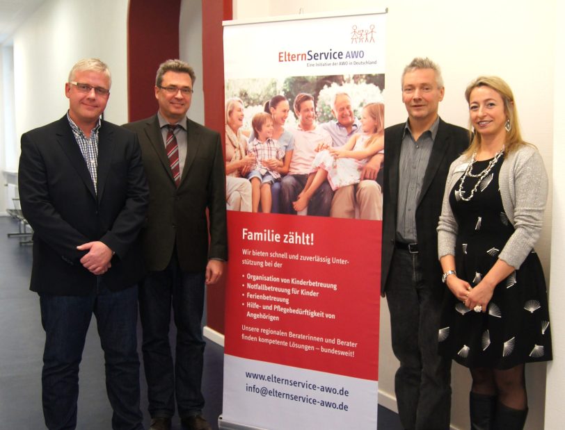 v.l. Bernd Kruse, Heinz Augustin, Ludger Schabbing, Fachlicher Leiter ElternService AWO, Bielefeld, und Paula-Andreea Kellner.