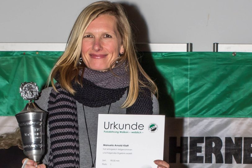 Pokalehrung der BTC Walker: Manuela Arnold Klatt.