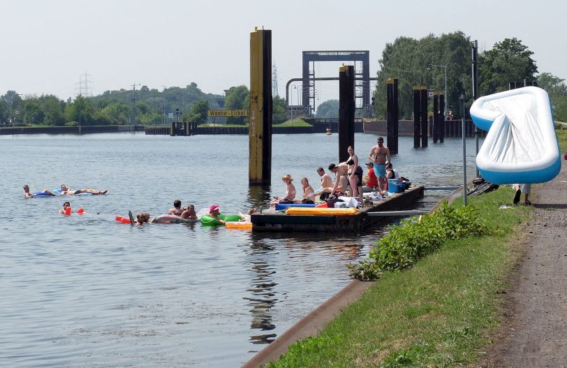 Herne bei 37 Grad Celsius im Schatten – für viele hilft da nur der Sprung ins kühle Nass.