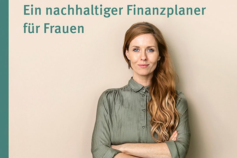 Die Verbraucherzentrale gibt passend zum Weltfrauentag 2025 den nachhaltigen Finanzplaner für Frauen heraus: 'Ab jetzt finanziell unabhängig'