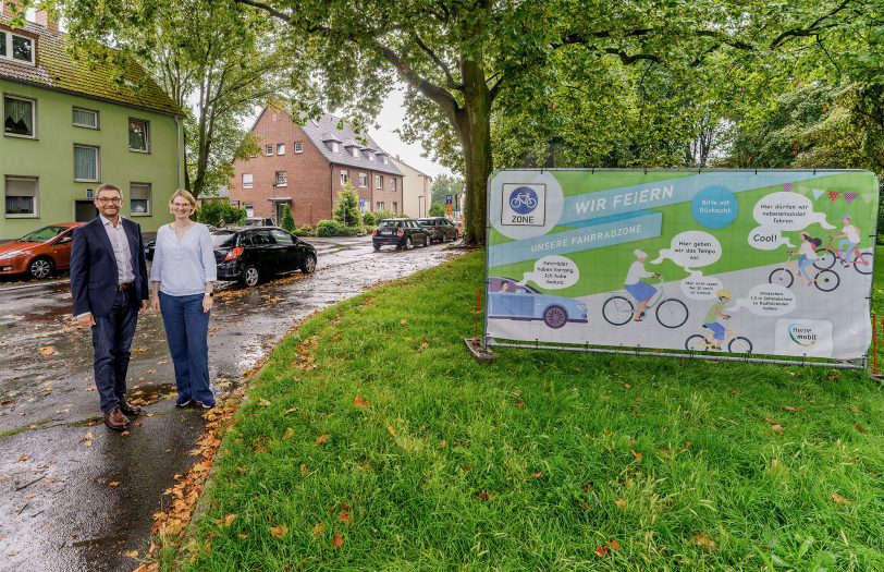 Thorsten Rupp, Fachbereichsleiter Tiefbau und Verkehr, und Lea Gemmeke, Radverkehrsbeauftragte der Stadt Herne