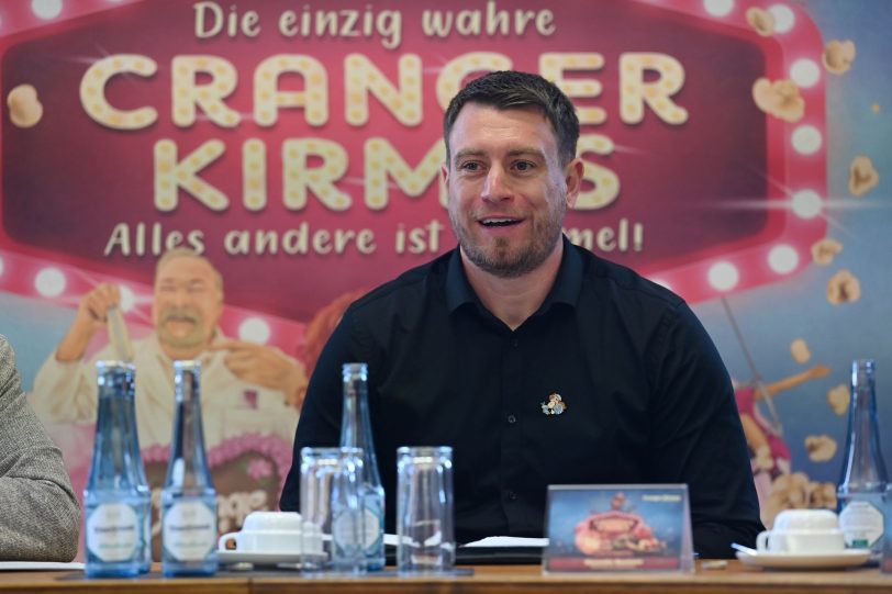 Arbeitet nun in seinem Traumjob: Alexander Neumann ist seit Anfang 2025 Platzmeister der Cranger Kirmes und damit erster Ansprechpartner für die zahlreichen Schausteller.