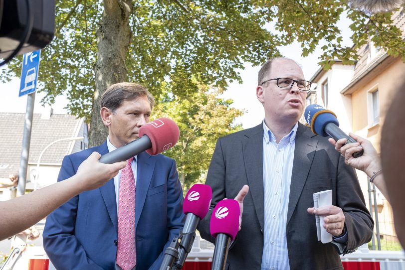 Oberbürgermeister Frank Dudda (li.) und Ordnungsdezernent Johannes Chudziak.