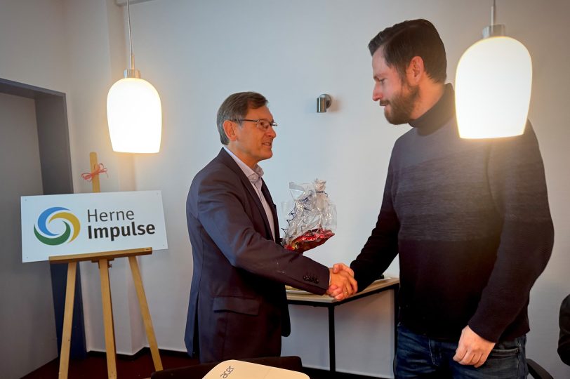 Aus der Gemeinnützigen Beschäftigungsgesellschaft Herne mbH (GBH) wird Herne.Impulse: Oberbürgermeister Dr. Frank Dudda stellte gemeinsam mit Ira von Borczyskowski als Vorsitzende der GBH-Geschäftsführung den neuen Markenauftritt der Öffentlichkeit vor