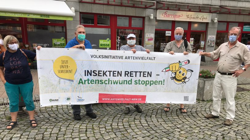 Unterschriftenaktion der Volksinitiative Artenvielfalt in der Herner City im August 2020.