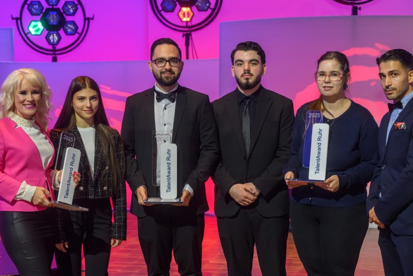 Berat Davulcu und Musab Nazik bei der Preisverleihung des Awards.