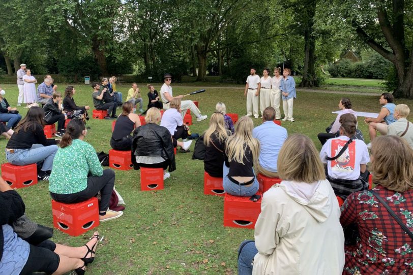 Hautnah erlebte das Publikum die Premiere „Herz im Park“ in Strünkede.