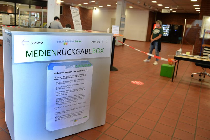 Infos zu Verlängerungen, Rückgabe und Abholung gibt es per Telefon (Archivbild).