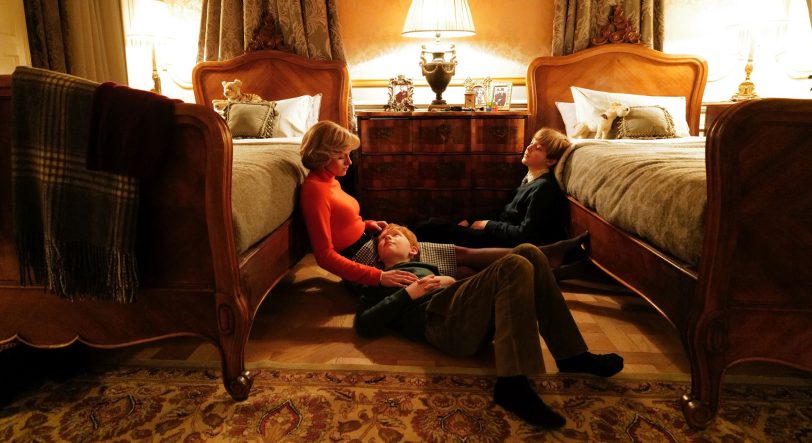 Diana (Kristen Stewart) im Kinderzimmer von William (Jack Nielen) und Harry (Freddie Spry).