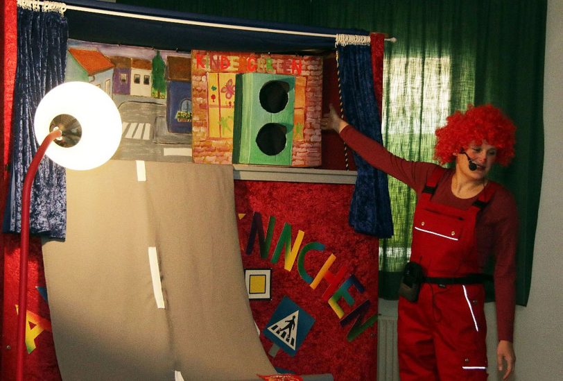 Premiere der neuen Ampelmännchen im Kindergarten St. Laurentius.