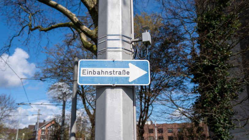 Die Hermann-Löns-Straße zwischen Mont-Cenis-Straße und Glockenstraße wird in Fahrtrichtung Bahnhof zur Einbahnstraße.