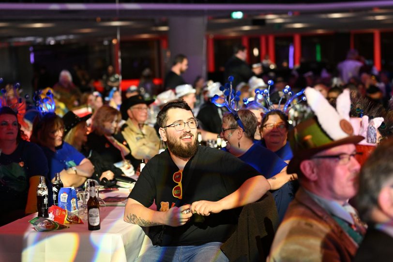 Auftritt des Bauchredners Klaus und Willi.