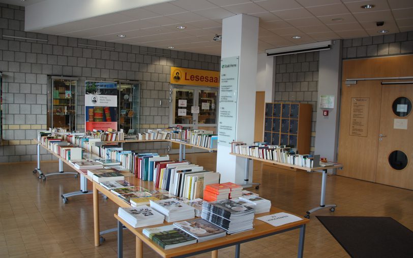 Der Bücherflohmarkt der Martin-Opitz-Bibliothek bietet eine große Auswahl an möglichen Geschenken.
