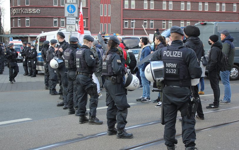 Demonstration von Impfgegnern in der Wanner Innenstadt und Gegendemo vom Bündnis Herne am Sonntag (6.3.2022).