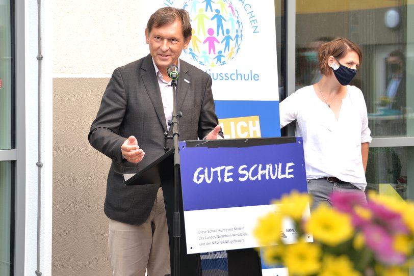 Der schulische Anbau der Laurentiusschule wurde am Montag (24.8.2020) während einer kleiner Feier offiziell seiner Bestimmung übergeben. im Bild: Oberbürgermeister Dr. Frank Dudda.