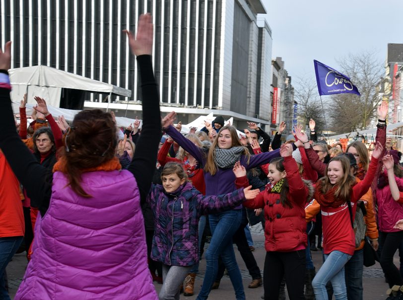 One Billlion Rising auf dem Robert-Brauner-Platz.