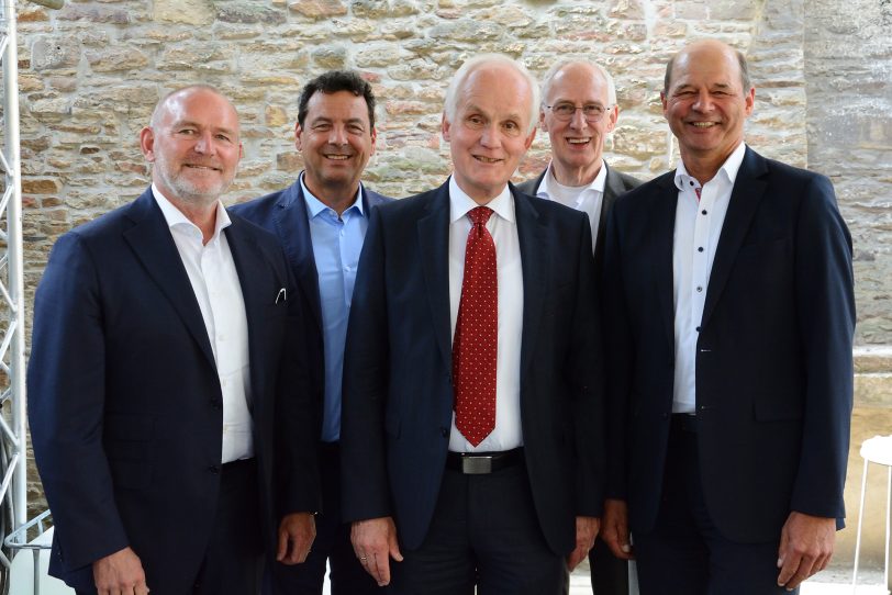 Der Vorstand des AGV Metall Ruhr/Vest setzt sich wie folgt zusammen (v.l.): Christian Vogelsang (Vogelsang Elektromotoren GmbH, Bochum-Wattenscheid), Friedrich Appelberg (BOMAFA Armaturen GmbH, Bochum), der Vorsitzende Friedrich Wilhelm Wengeler (Wengeler & Kalthoff Hammerwerke GmbH & Co. KG, Hattingen), Rüdiger Oostenryck (Bochumer Eisenhütte GmbH & Co. KG) und Dr. Michael Knepper (Rheinzink GmbH, Datteln).