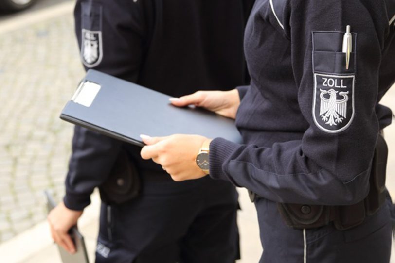 Zoll beendet illegalen Aufenthalt und illegale Beschäftigung.