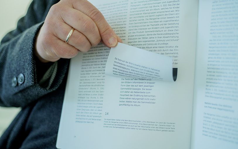 Was ist denn da noch zu lesen? Manchmal verstecken sich hinter den Stickern noch Infos.