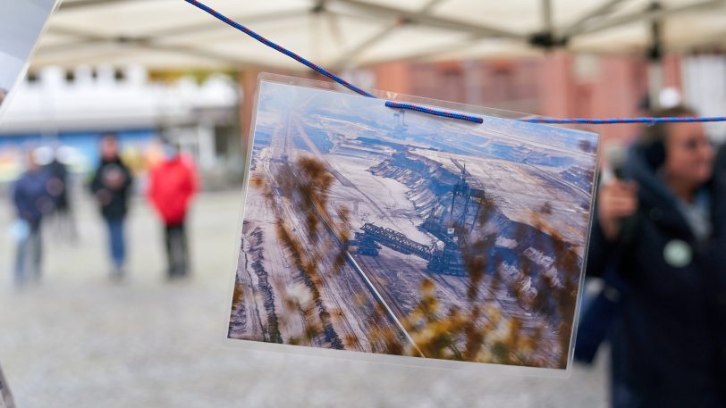 Kundgebung der Klimaaktivisten von Fridays for Future am Freitag (22.10.2021) auf der Hauptstraße vor der Christuskirche in Wanne