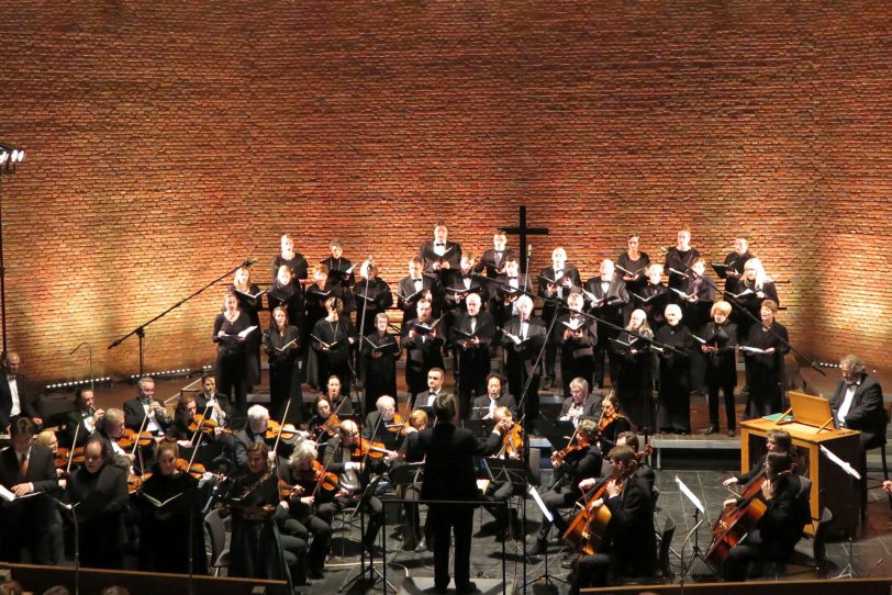 Totentanz und Himmelsreigen: im Bild: Die beiden Kammerensembles Collegium vocale und das Collegium instrumentale Bochum.