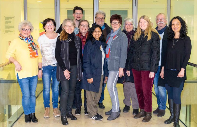 Teilnehmer des Ateliers gemeinsam mit dem Künstler Roland Scheel (vierter. v. l.)