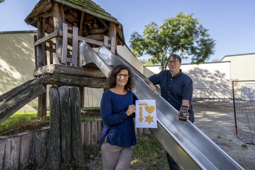 Nuray Sülü (Kinderanwältin Bibi Buntstrumpf) und Markus Knapp vom Fachbereich Kinder-Jugend-Familie.