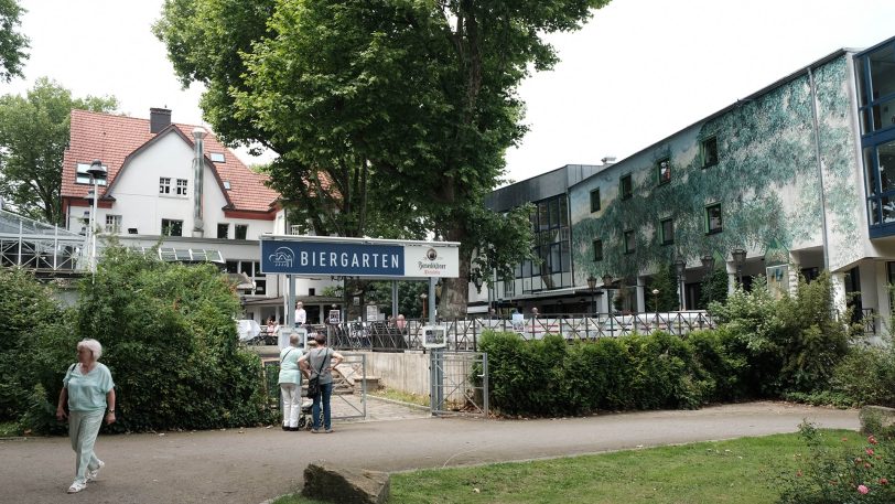 Eingang zum Biergarten.