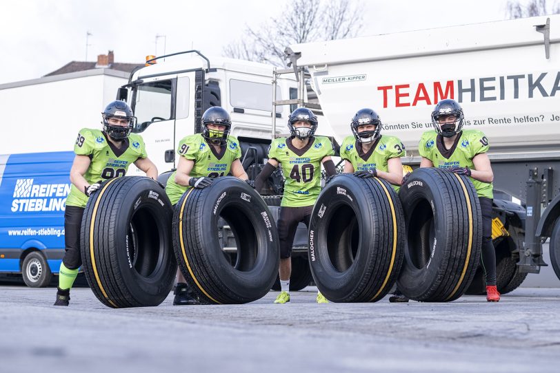 Die Jungs der Herner Black Barons durften beim Fototermin für den neuen