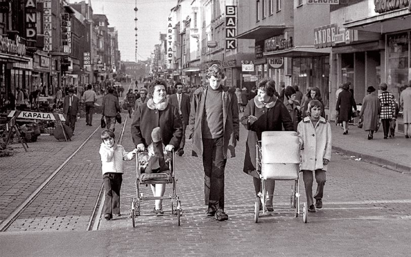 Hauptstraße in den 70er Jahren.