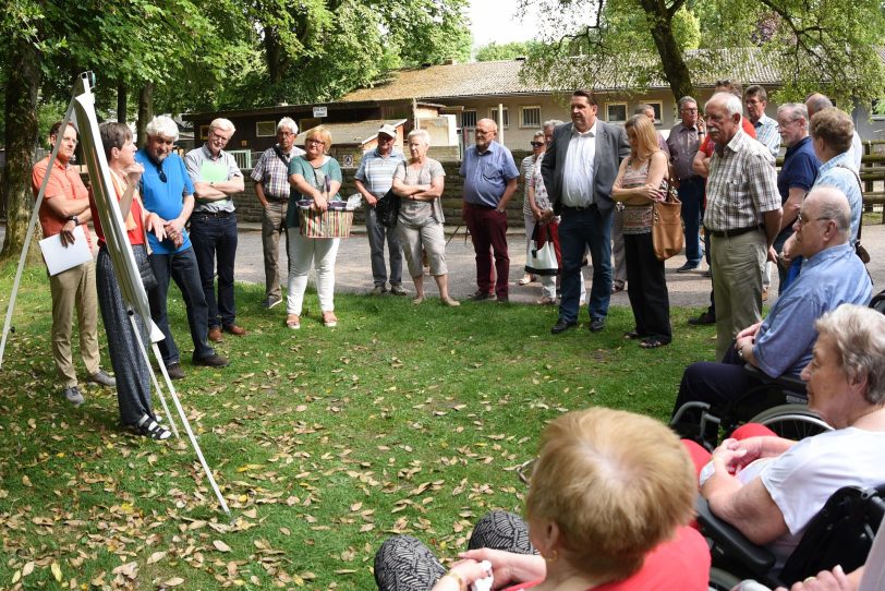 Rund 30 Bürger kamen zu der Vorstellung Bewegungsparcours im Volkspark Eickel.