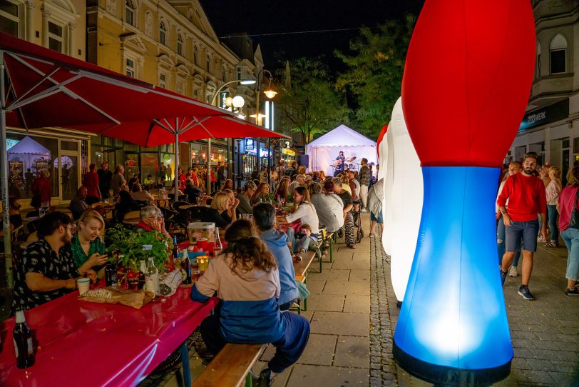 Unter anderem das Nightlight-Dinner auf dem Boulevard Bahnhofstraße fördert die Herner Kulturinitiative - sie wird nun 35 Jahre alt (Archivbild).